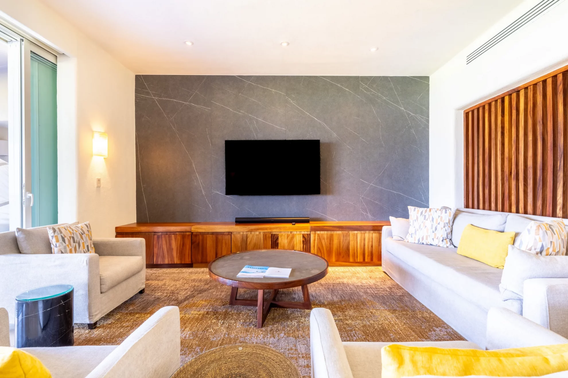 Four Seasons Residences 5611